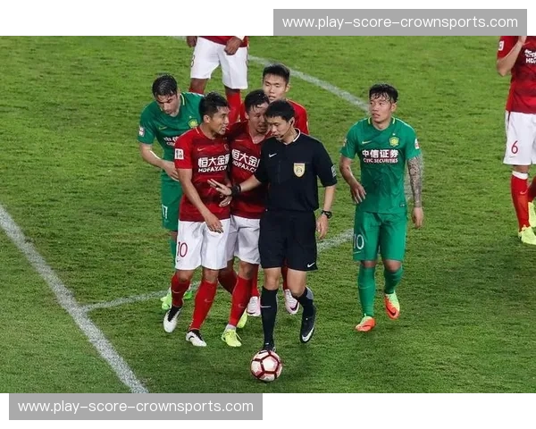 巅峰对决，荣耀之战：恒大与南华的绿茵传奇